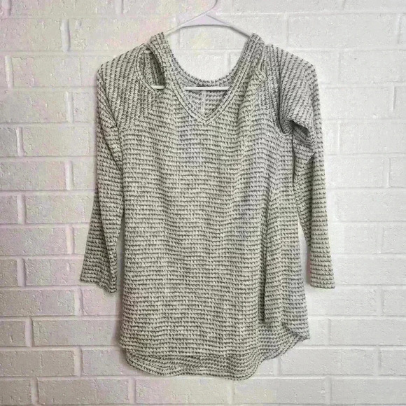 Poof women's cold shoulder long sleeve knit sweater size medium - Picture 5 of 9